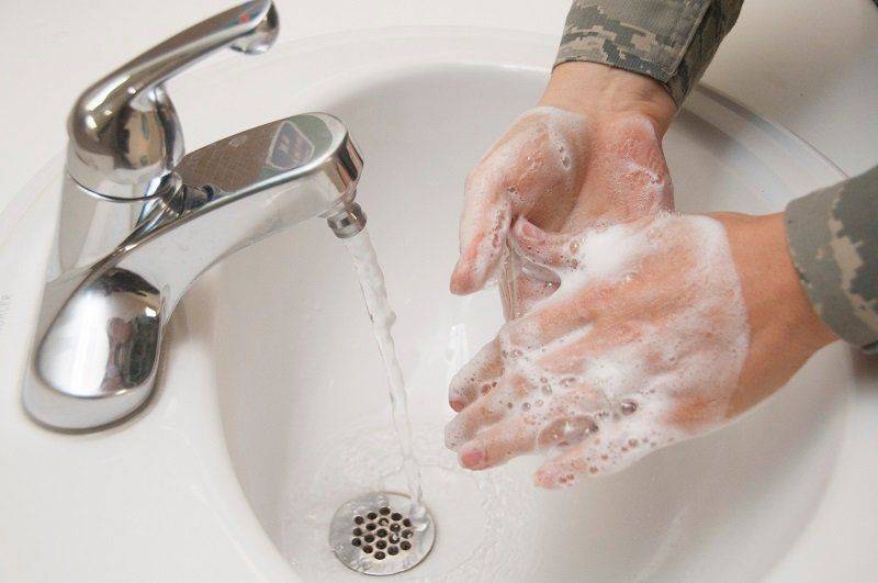 Мытьё рук с мылом